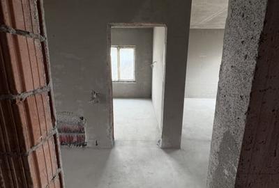 Apartament 3 Camere, Zona Metro 2 - 4