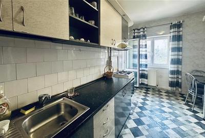 Apartament cu 3 camere decomandat în Răcădău