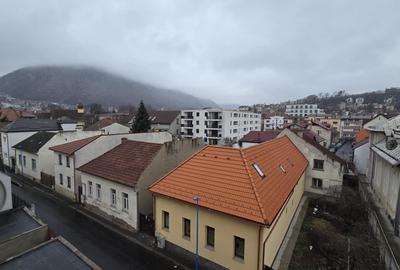 Apartament cu 3 camere decomandat în Blumăna