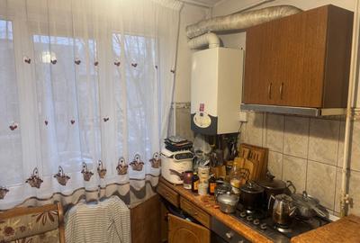 3CD Alexandru , bloc la bulevard , et 2/10 , liber - 2