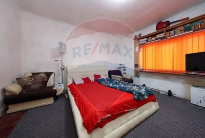 2 case cu curte proprie - locatie centrala - 11