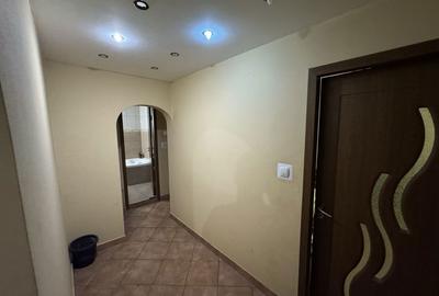 Apartament cu 4 camere decomandat în Rahova - 2