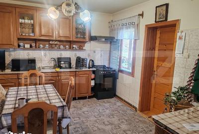Casă cu 3 camere cu Teren 6830 Mp în Central - 2