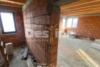 Casă cu 7 camere cu Teren 500 Mp în Ciritei - 8