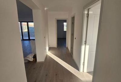 Casă cu 3 camere cu Teren 379 Mp în Central - 14