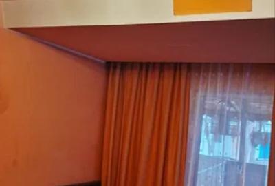 Garsonieră decomandată în Baza 3 - 2