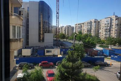 Spațiu comercial, de 73 mp, în Central - 4