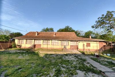 Casă cu 4 camere în Central - 1