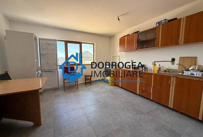 Casă individuală cu 4 camere cu Canalizare în Central - 3