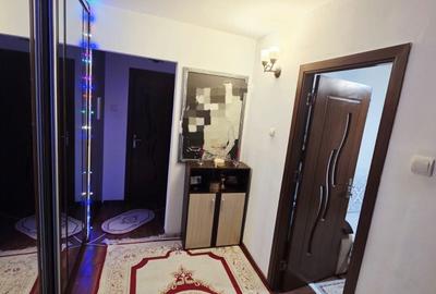 Apartament cu 2 camere decomandat în CET - 5