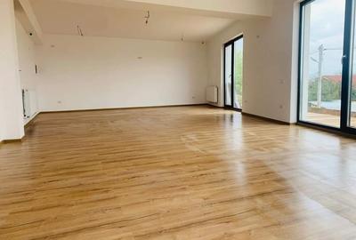 Casă cu 3 camere cu Teren 370 Mp în Berceni