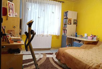 Apartament cu 3 camere semidecomandat în Central - 3