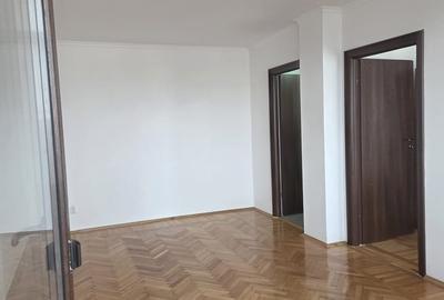 Apartament semidecomandat în Romană