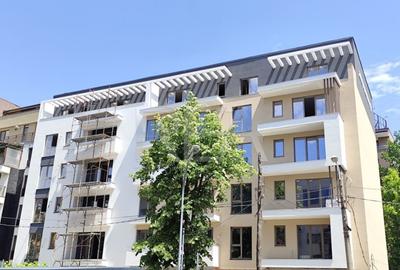 Apartament cu 3 camere semidecomandat în Băneasa