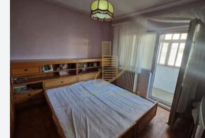 Apartament cu 3 camere decomandat în Exterior Vest