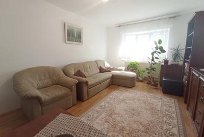 Apartament cu 3 camere decomandat, mobilat în Nicolina - 1