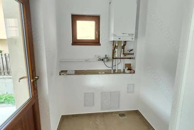 Casă cu 4 camere cu Teren 325 Mp în Moșnița Veche