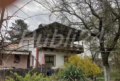 Casă cu 8 camere în Coțofenești - 2