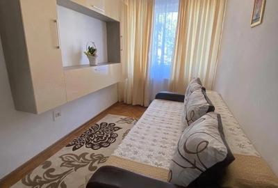 Apartament cu 3 camere semidecomandat în Central - 1