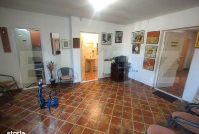 Apartament cu 3 camere în Decebal