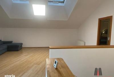 Casă cu 8 camere cu Teren 1000 Mp în Central