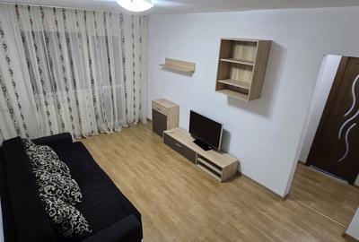 Apartament cu 3 camere semidecomandat în Central - 1