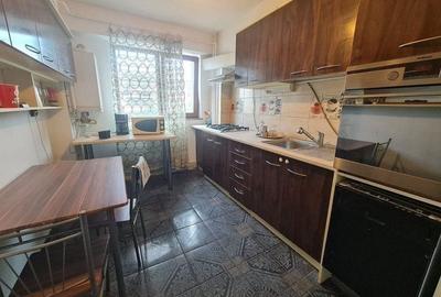 Apartament cu 2 camere decomandat în Micro 20