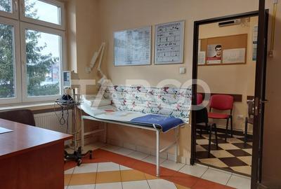 Cabinet medical de vanzare 3 camere 50 mp mobilat central Cisnadie - 2