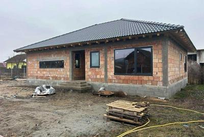 Casă cu 4 camere în Dumbrăvioara - 1