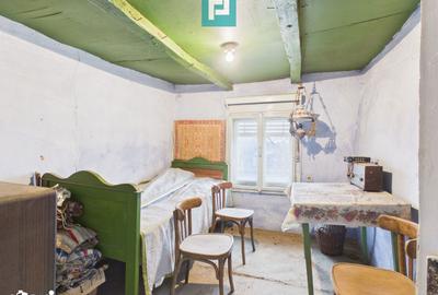 Casă cu 5 camere cu Teren 2837 Mp în Buteni - 2