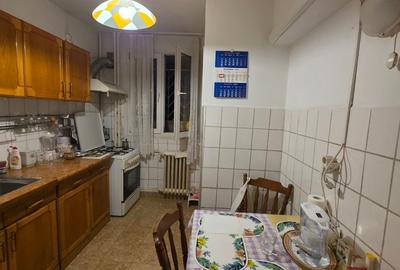 Titan, 5 minute metrou, strandul Cara, pe strada Stanila, bloc H, 4 etaje - 12