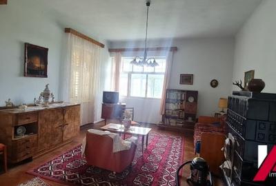 Vand apartament la casa,3 camere, zona Sub Arini, 2 in curte - 10