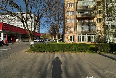 Spațiu comercial, de 38 mp, în Micro 4 - 4