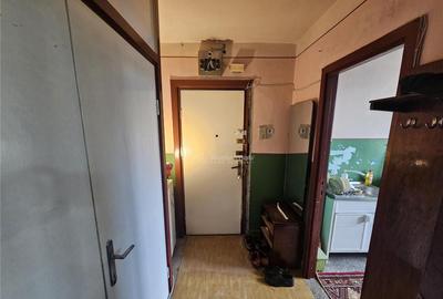 Apartament cu 2 camere semidecomandat în Micro I - 12