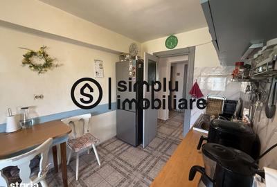 Apartament cu 3 camere decomandat în Sărari - 1