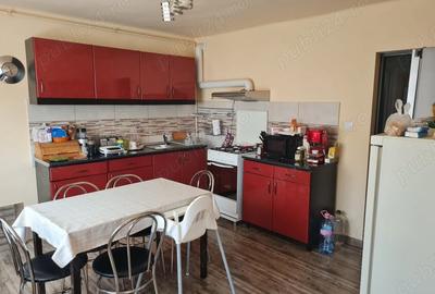 Casă cu 4 camere cu Garaj în Șoimuș - 2