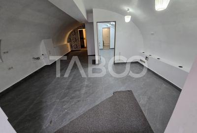 Spatiu comercial de vanzare 55 mp curte parcare zona Central din Sibiu - 4