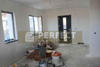 Casă cu 4 camere cu Teren 446 Mp în Bănești - 2