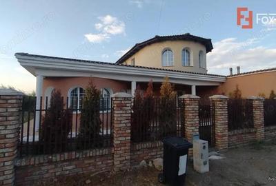 Casă cu 5 camere cu Garaj în Săcălaz