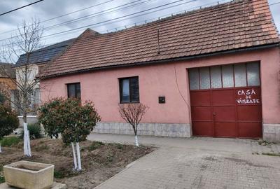 Casă individuală cu 4 camere cu Canalizare în Central - 2