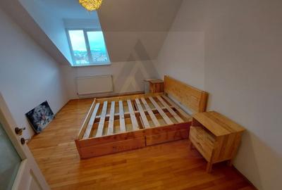 Apartament renovat tip mansarda pivnita si parcare privata in Strand - 4