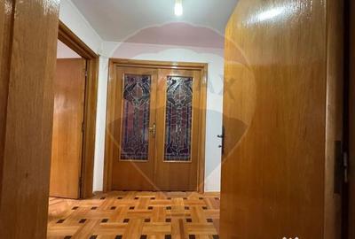 Casă cu 7 camere cu Garaj în Industriilor - 2