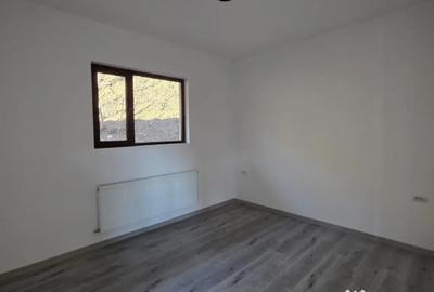 Casă cu 3 camere cu Teren 1890 Mp în Central - 3