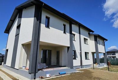 Duplex cu 4 camere în Domnești