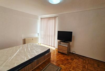 Apartament cu 3 camere semidecomandat, mobilat în Iancului