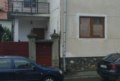 Casă cu 5 camere în Central - 1