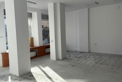 Spațiu comercial, de 140 mp, în Central - 4