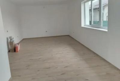 Casă cu 4 camere cu Teren 307 Mp în Malu Mare - 2