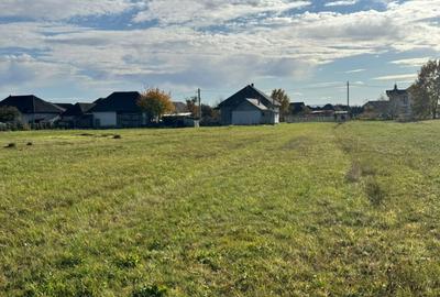 Teren pentru constructie ,20 ari,pozitie excelenta la drumul - 2