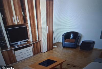 Garsonieră decomandată în Tei